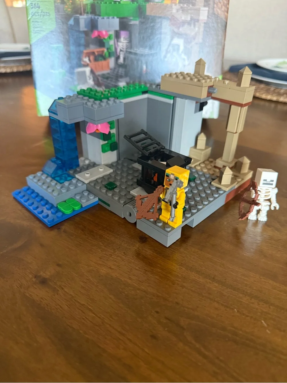 LEGO 21189 Minecraft The Skeleton Dungeon Kids Toy - Green/Grey